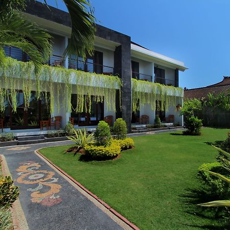 Srikandi Inn Kuta Selatan Exterior foto