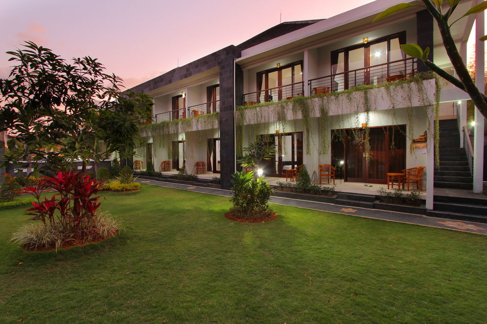 Srikandi Inn Kuta Selatan Exterior foto