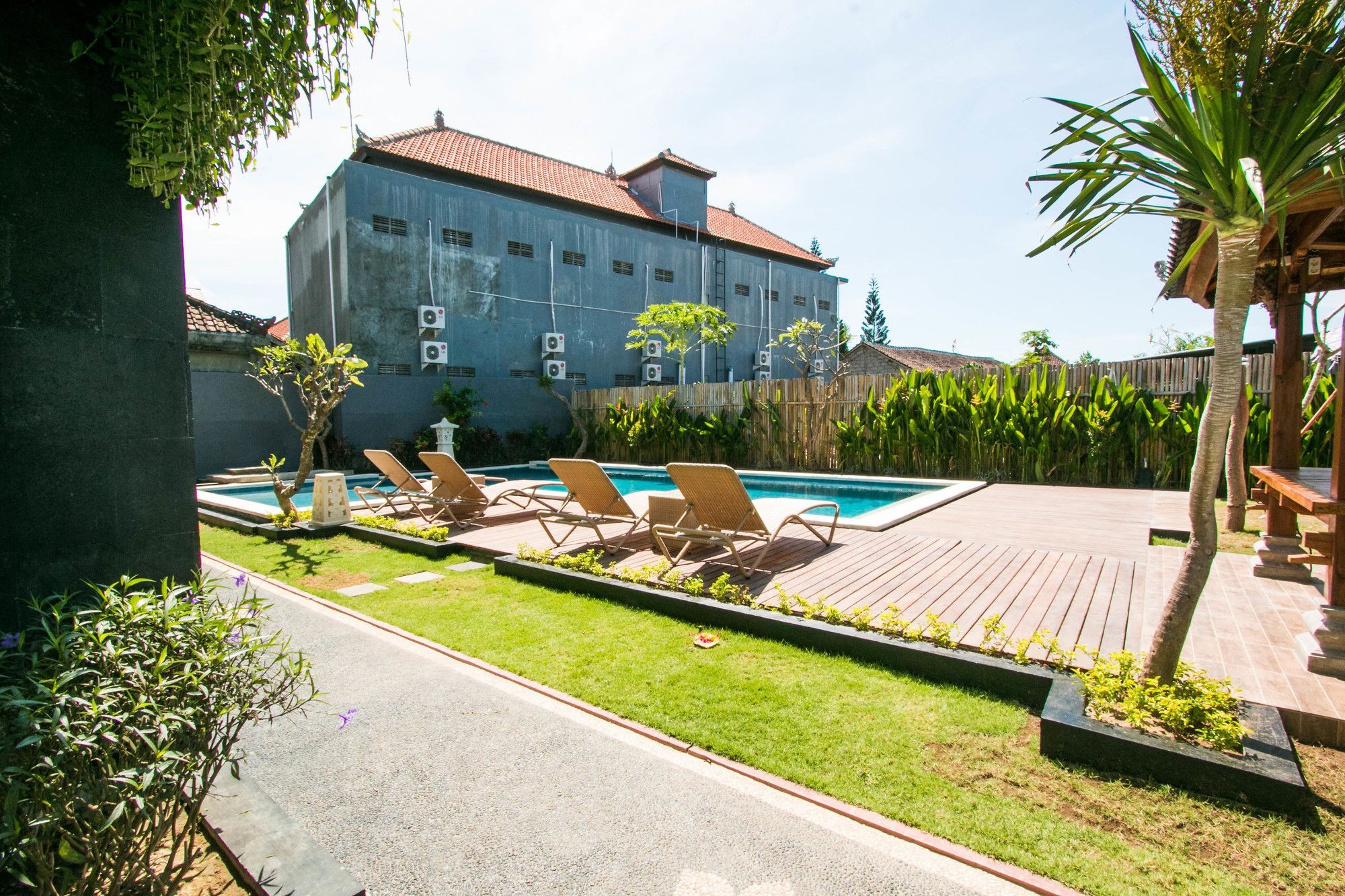 Srikandi Inn Kuta Selatan Exterior foto