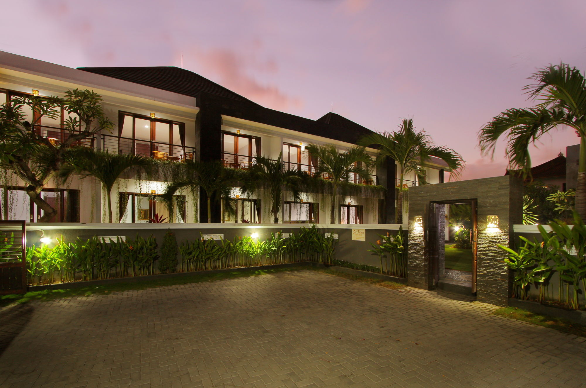 Srikandi Inn Kuta Selatan Exterior foto