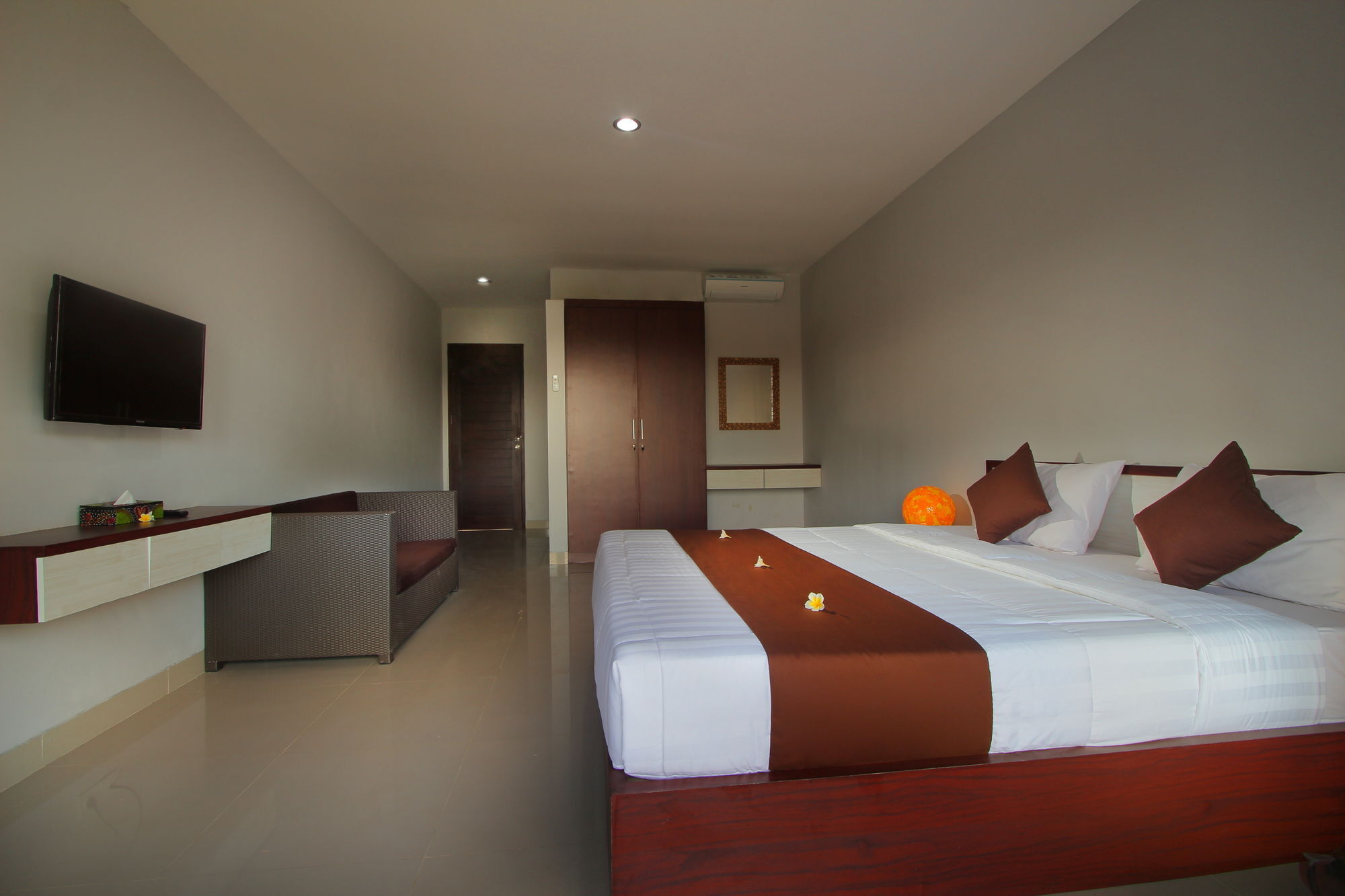 Srikandi Inn Kuta Selatan Exterior foto