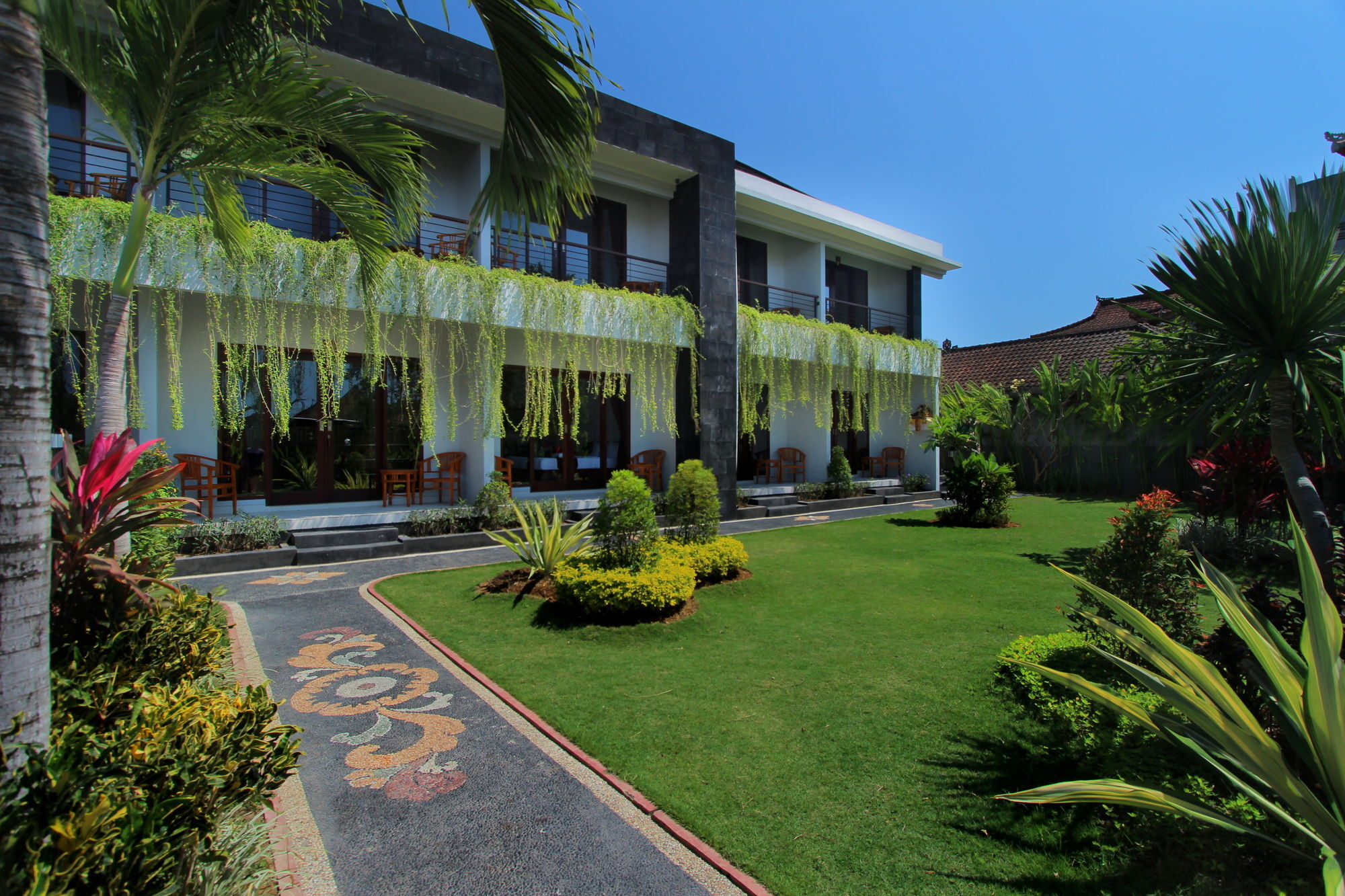 Srikandi Inn Kuta Selatan Exterior foto