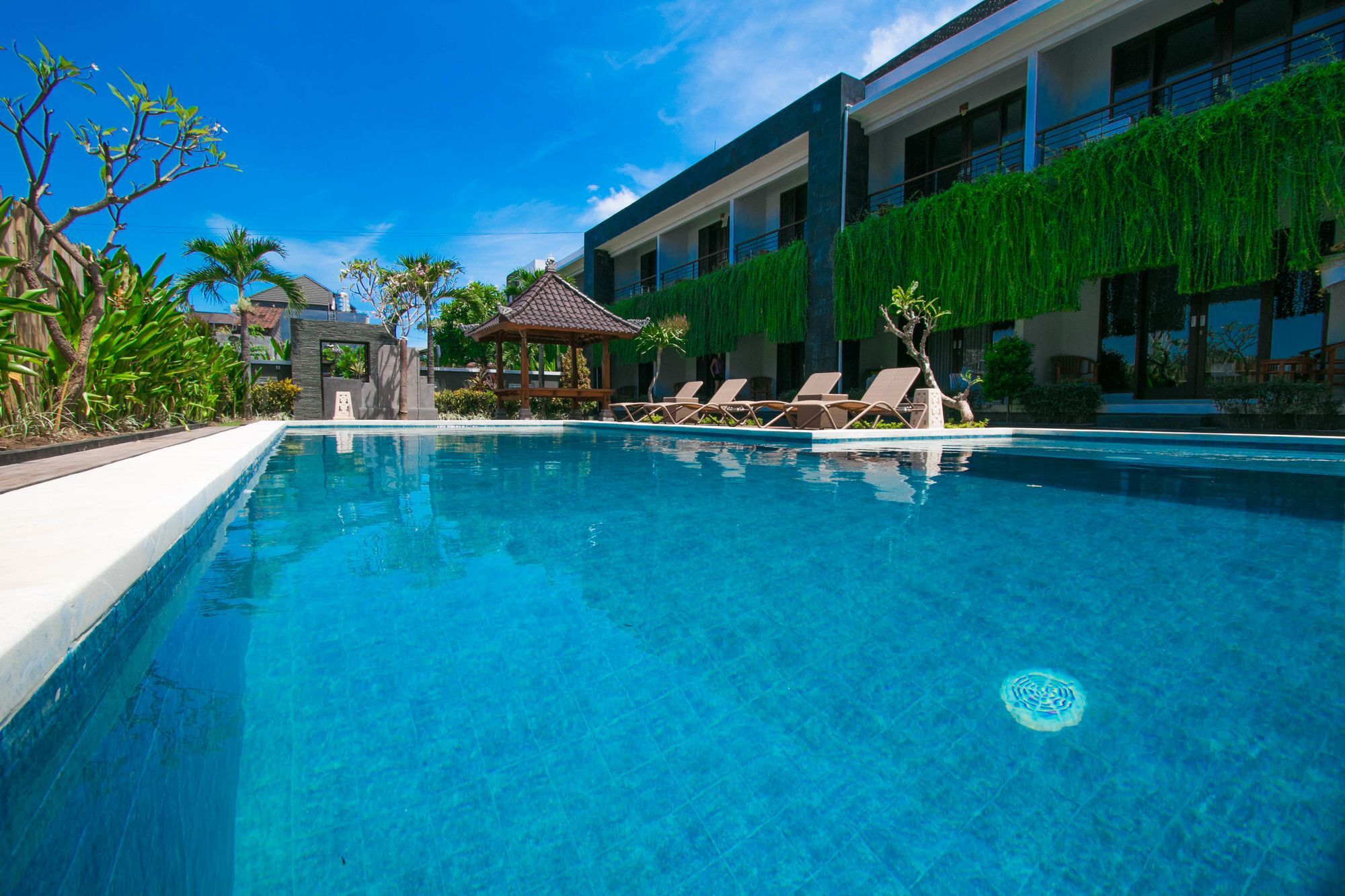 Srikandi Inn Kuta Selatan Exterior foto
